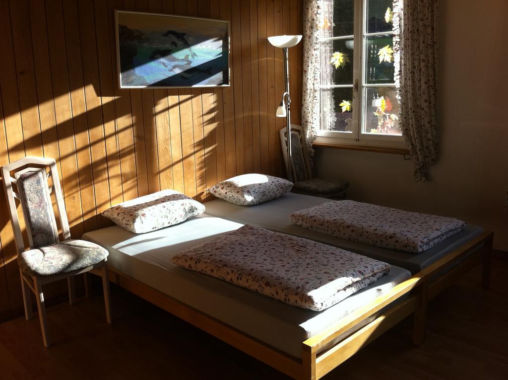 Gasthof Am Bach Panzió Boltigen Szoba fotó