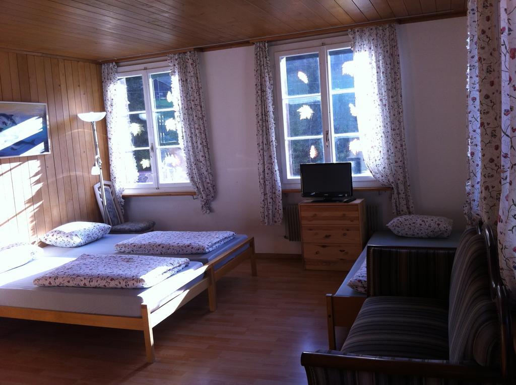 Gasthof Am Bach Panzió Boltigen Szoba fotó